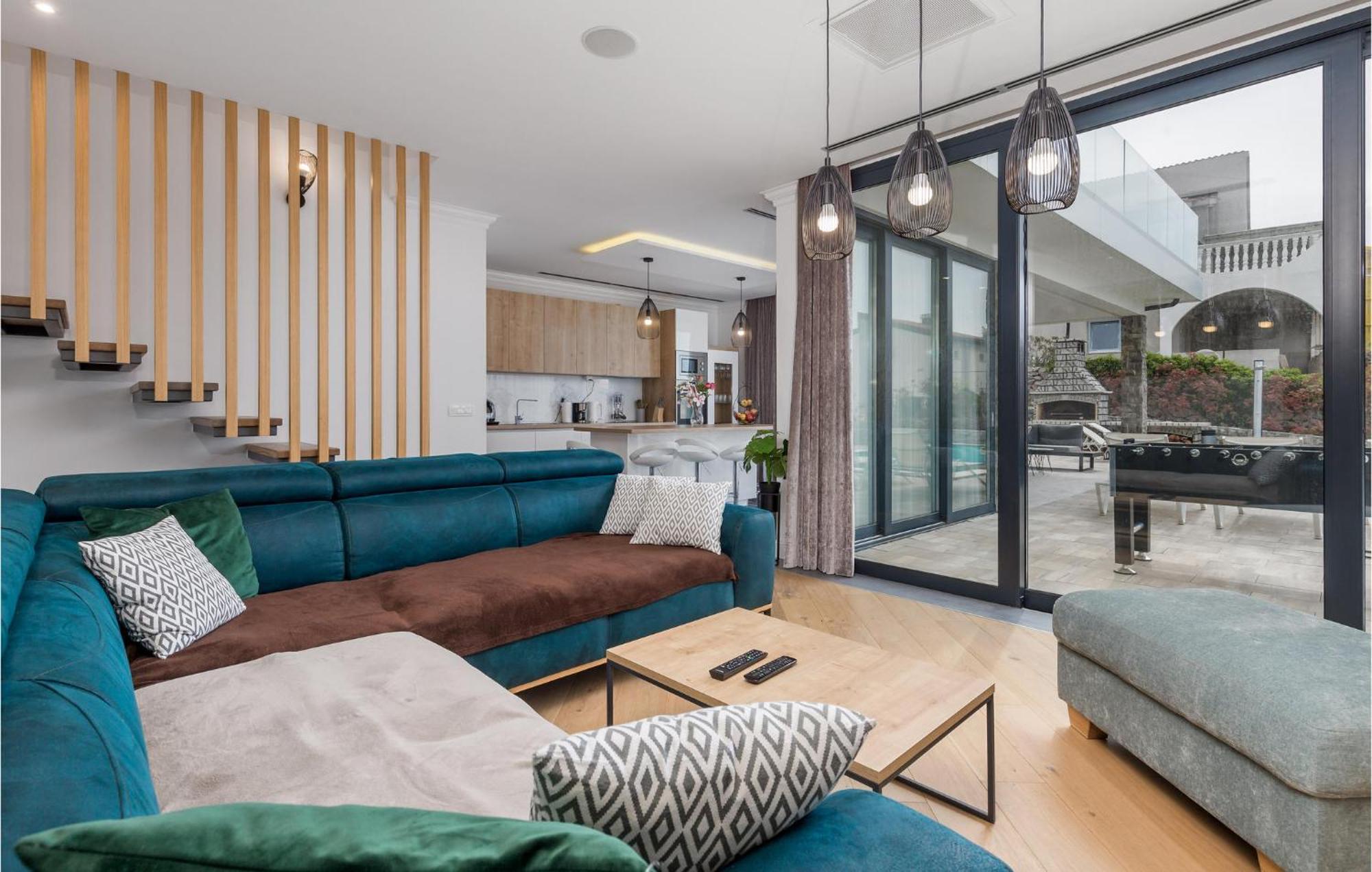4 Bedroom Gorgeous Home In Lun Lun  Exteriör bild