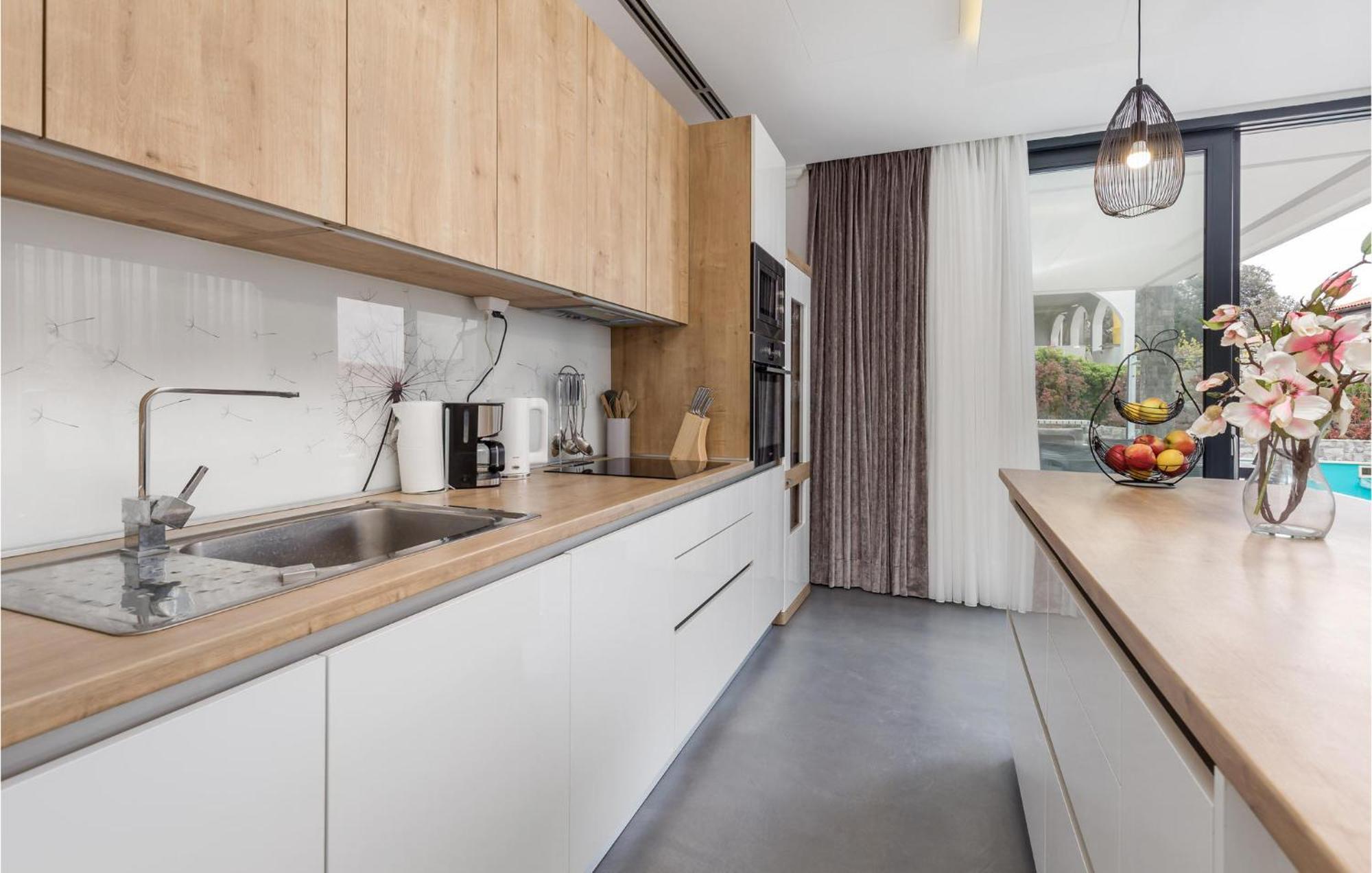 4 Bedroom Gorgeous Home In Lun Lun  Exteriör bild
