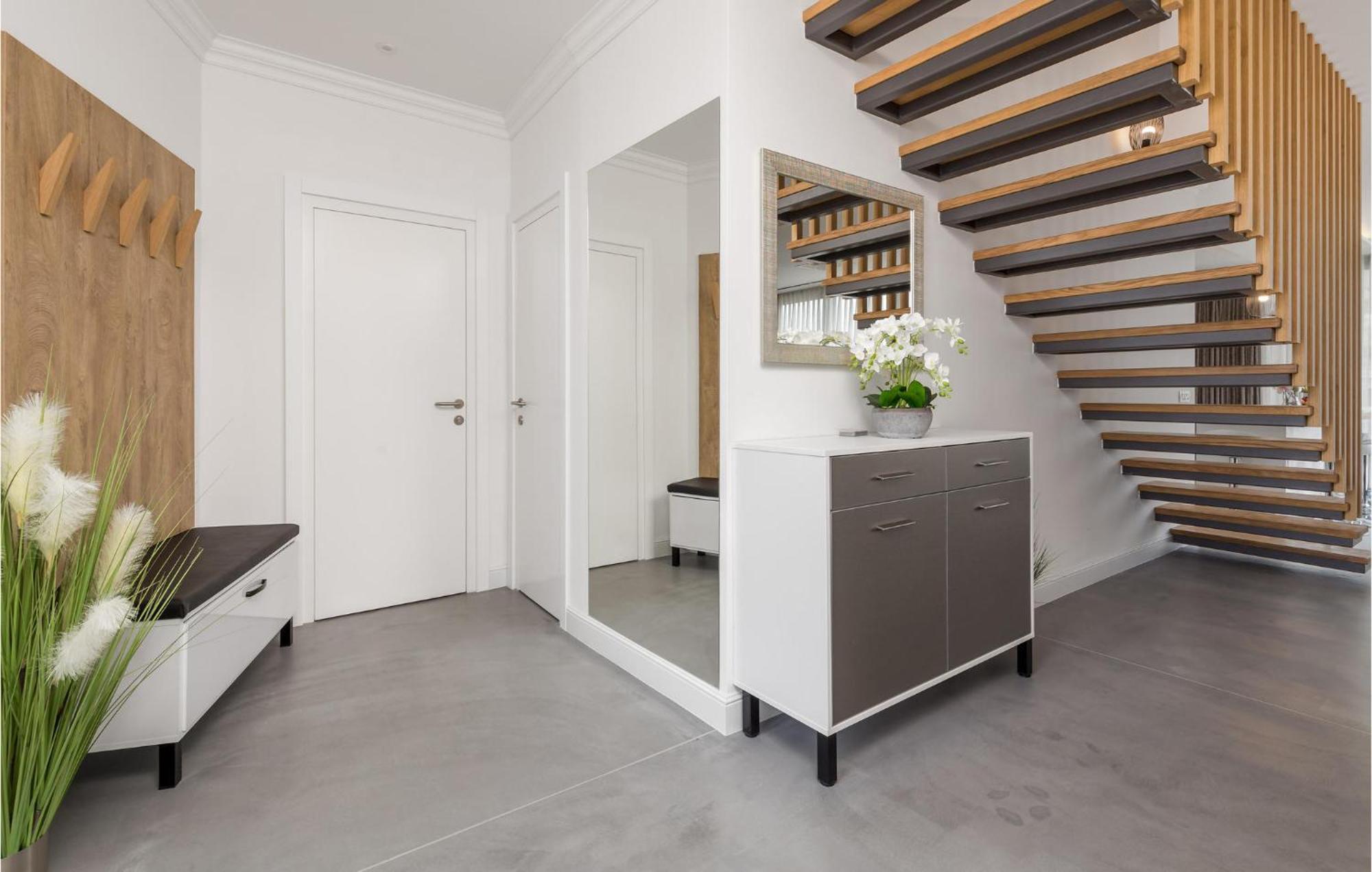 4 Bedroom Gorgeous Home In Lun Lun  Exteriör bild