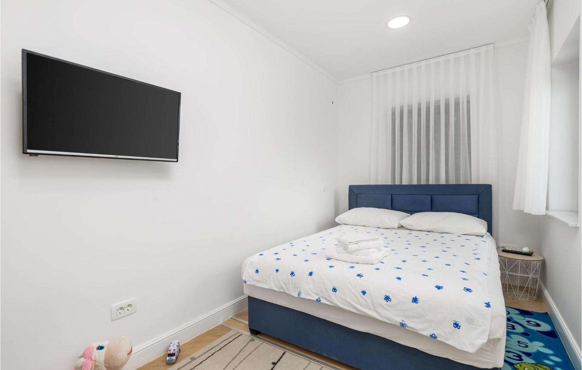 4 Bedroom Gorgeous Home In Lun Lun  Exteriör bild
